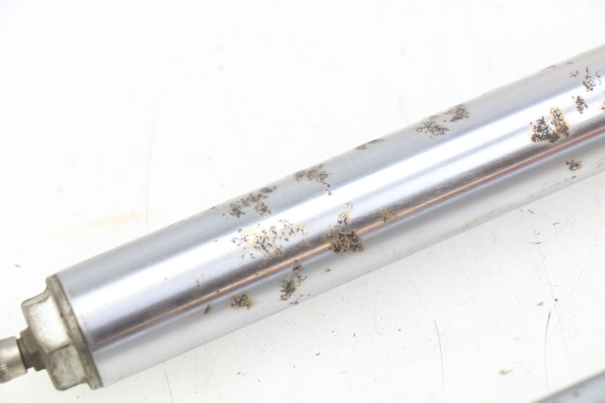 photo de FORK TUBE YAMAHA YZ 80 (1982 - 1983) - Fixing points details