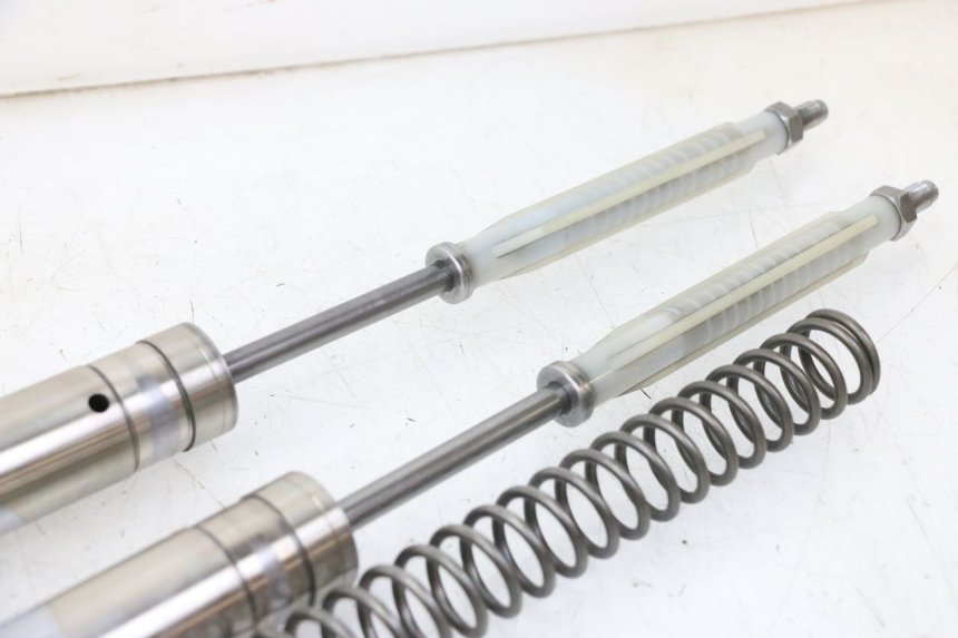 photo de Fork tube YAMAHA YZ 85 (2002 - 2018) - High-resolution close-up