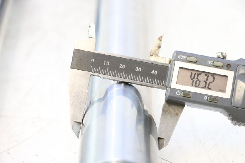 photo de FORKS LEG KAWASAKI ZX-6R ZX6R 600 (2000 - 2002) - Alternative perspective