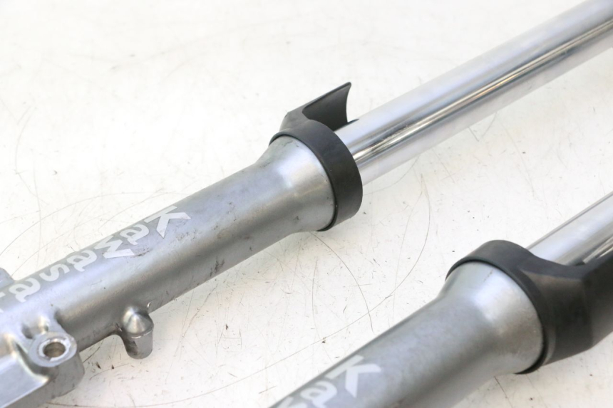 photo de FORKS LEG KAWASAKI ZZR 600 (1995 - 2004) - Alternative perspective