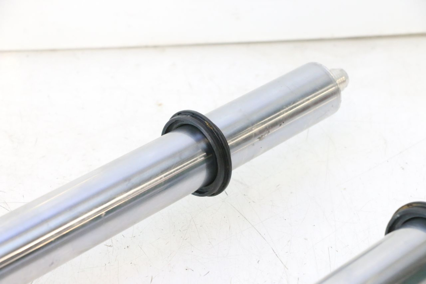 photo de FORKS LEG KAWASAKI ZZR 600 (1995 - 2004) - Surface and material condition