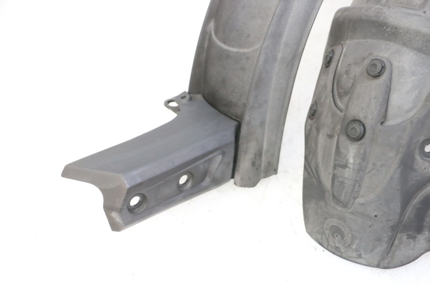 photo de REAR FENDER QUADRO 4 4D 350 (2015 - 2018) - Distinctive features