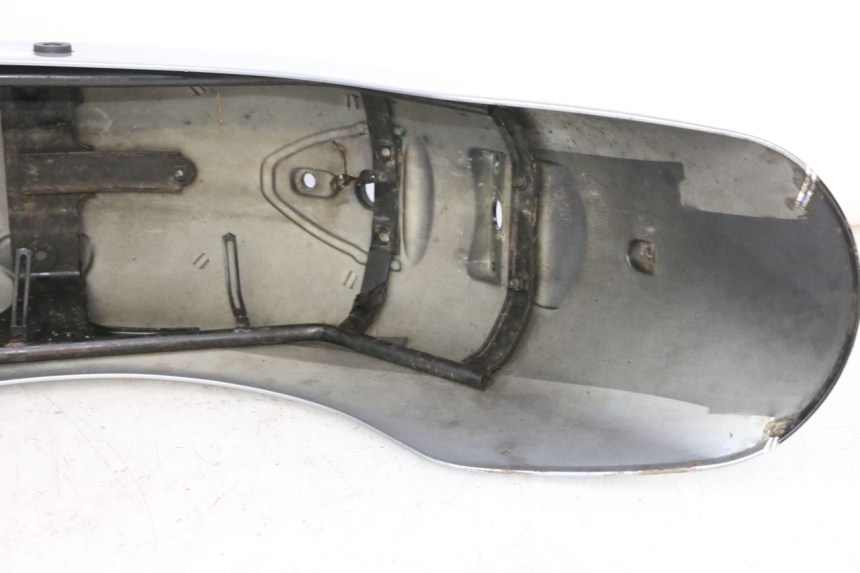 photo de Rear mudguard HYOSUNG GV AQUILA 125 (2000 - 2009) - Component detail