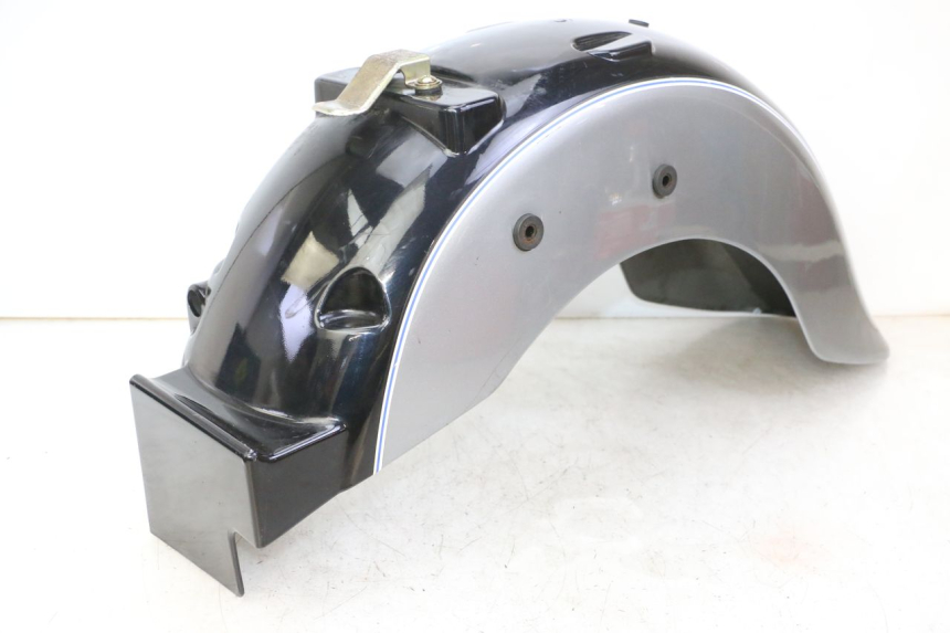 photo de Rear mudguard HYOSUNG GV AQUILA 125 (2000 - 2009) - Additional view of the item