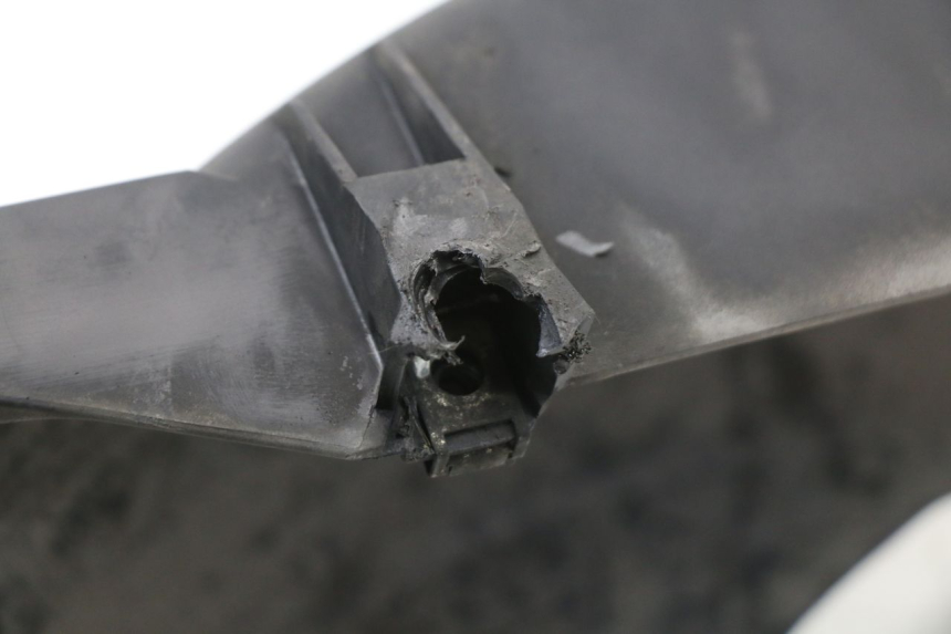 photo de REAR MUDGUARD PIAGGIO X10 125 (2012 - 2017) - Fixing points details