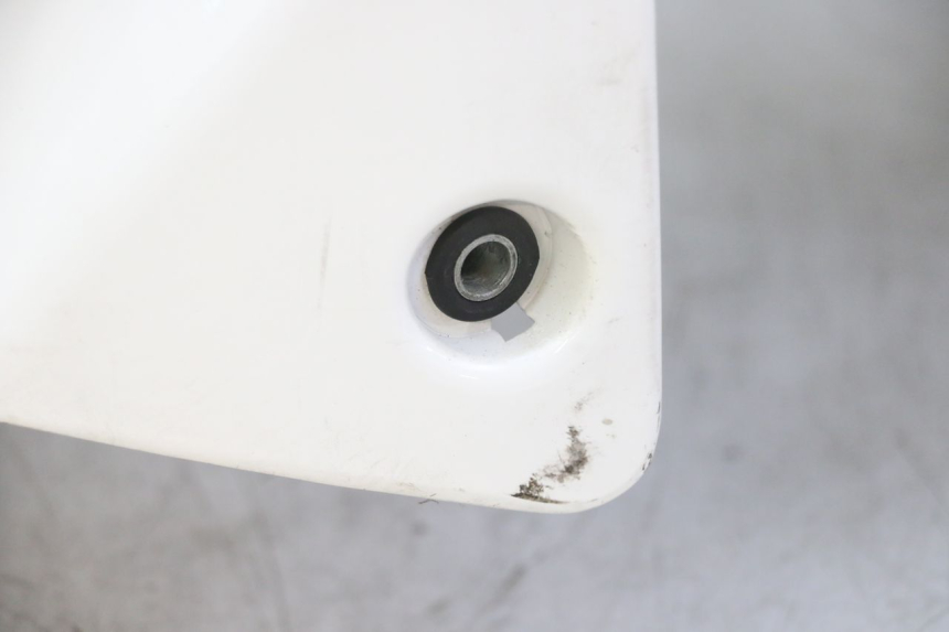 photo de FRONT FENDER KYMCO DINK STREET 125 (2009 - 2014) - Surface and material condition