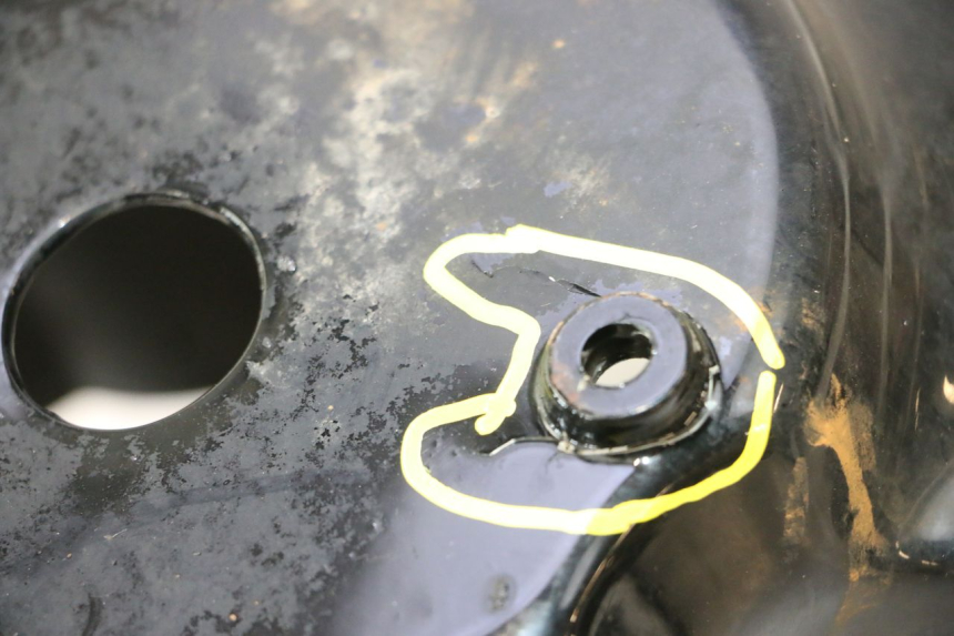 photo de FRONT FENDER CF MOTO E-CHARM 125 (2005 - 2008) - Surface and material condition