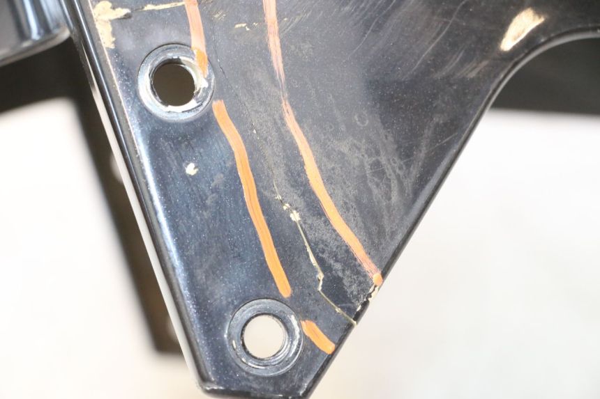 photo de FRONT FENDER PEUGEOT ELYSTAR 50 (2002 - 2014) - Fixing points details