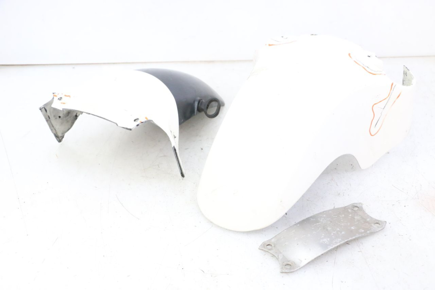 photo de FRONT FENDER YAMAHA FJ 36Y 1100 (1984 - 1985) - Surface and material condition