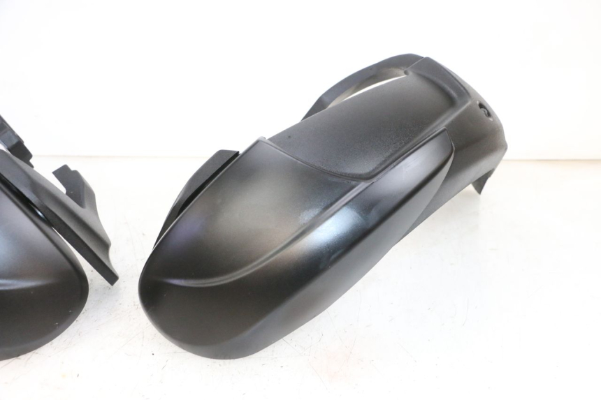 photo de FRONT FENDER PIAGGIO MP3 HPE 300 (2019 - 2026) - Additional view of the item