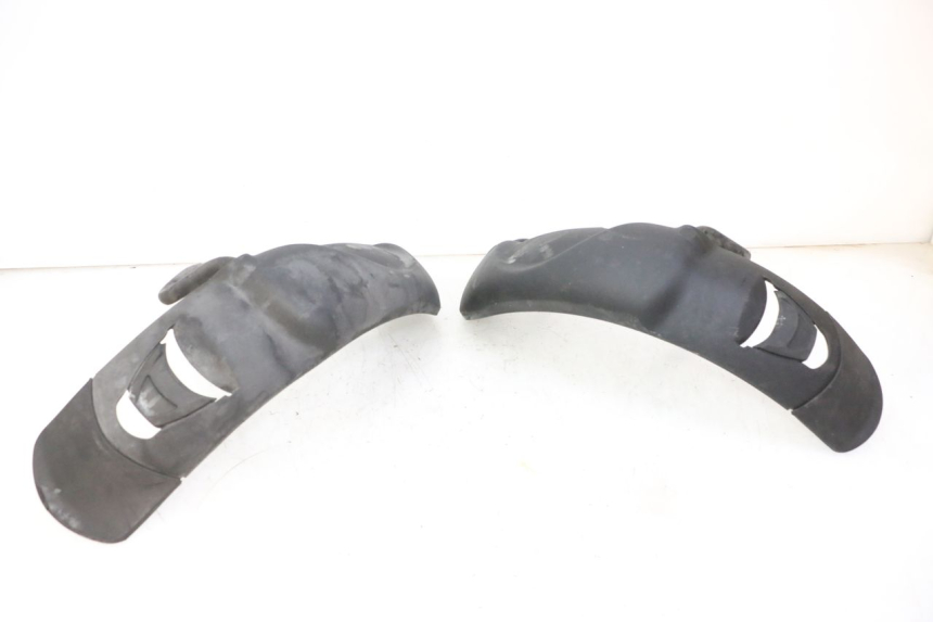 photo de FRONT FENDER PIAGGIO MP3 500 (2011 - 2015) - Fixing points details