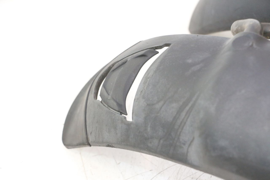 photo de FRONT FENDER PIAGGIO MP3 500 (2016 - 2018) - High-resolution close-up