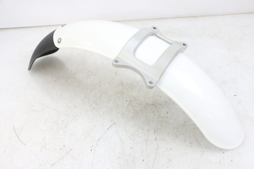 photo de FRONT FENDER ROYAL ENFIELD CONTINENTAL GT 650 (2019 - 2024) - Zoom on usage condition