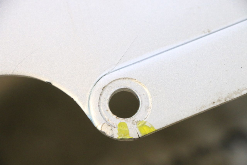 photo de FRONT FENDER YAMAHA XJR 1300 (1998 - 2002) - Fixing points details