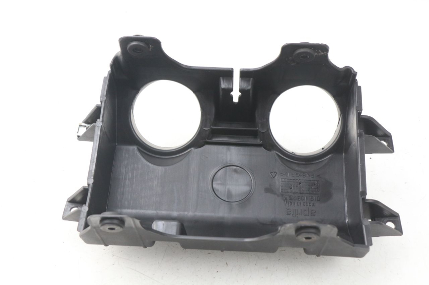 photo de RADIATOR COVER APRILIA ATLANTIC 125 (2003 - 2009) - Zoom on usage condition