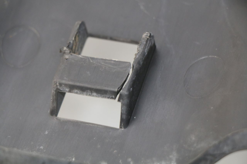 photo de RADIATOR COVER KYMCO DINK STREET 125 (2009 - 2014) - Fixing points details