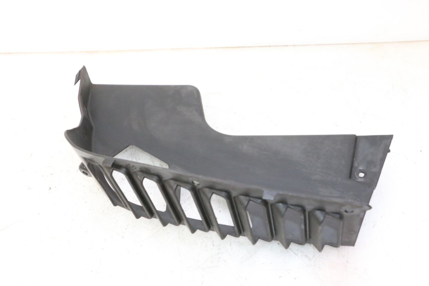 photo de RIGHT RADIATOR COVER QUADRO 4 4D 350 (2015 - 2018) - Product overview