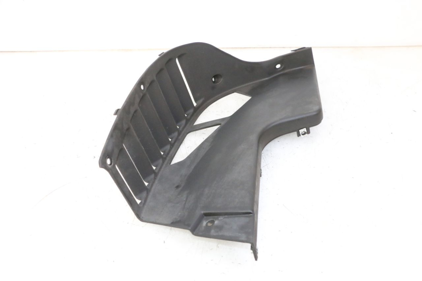 photo de RIGHT RADIATOR COVER QUADRO 4 4D 350 (2015 - 2018) - Fixing points details