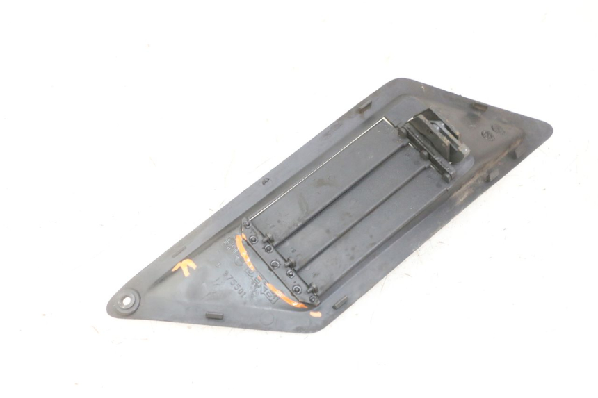 photo de RIGHT RADIATOR COVER GILERA NEXUS 125 (2009 - 2013) - Product overview