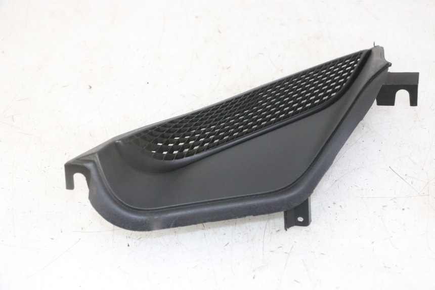 photo de RIGHT RADIATOR COVER PIAGGIO NRG POWER PUREJET 50 (2018 - 2021) - Technical close-up