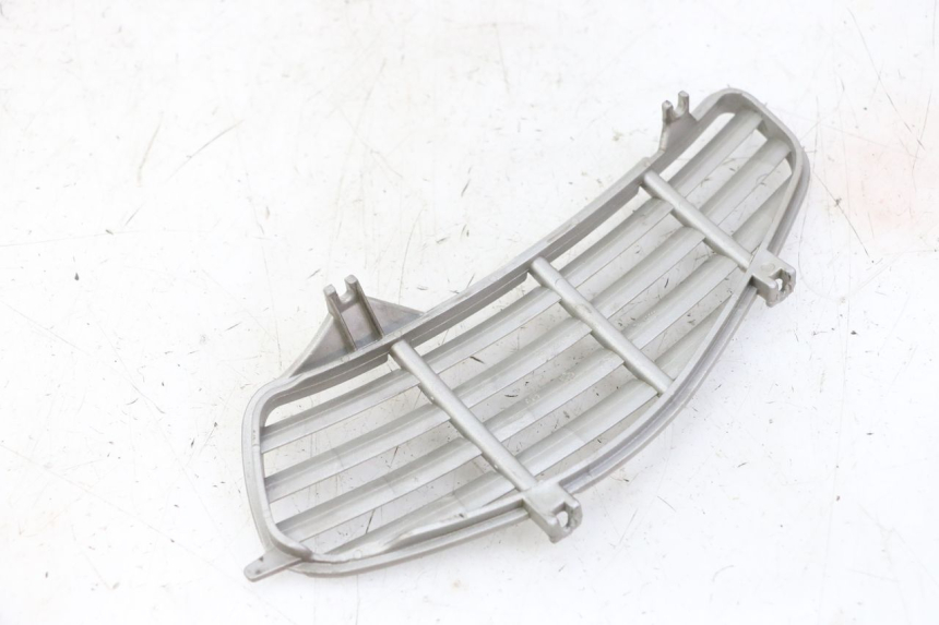 photo de RIGHT RADIATOR COVER PIAGGIO VESPA GRANTURISMO 200 (2004 - 2005) - Technical close-up