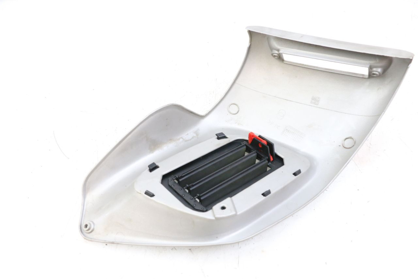 photo de RIGHT RADIATOR COVER GILERA RUNNER LC 50 (1997 - 1998) - Zoom on usage condition