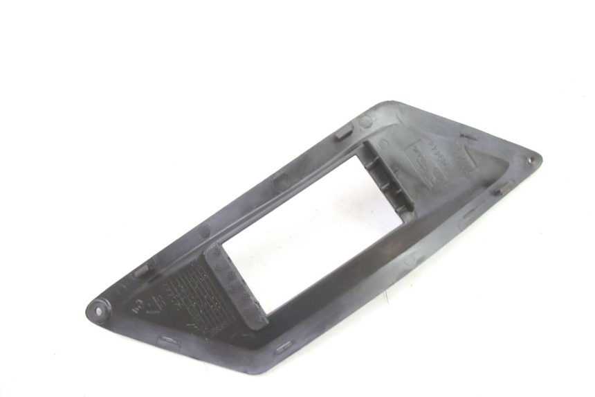 photo de RIGHT RADIATOR COVER GILERA RUNNER SP 50 (2006 - 2008) - Zoom on usage condition