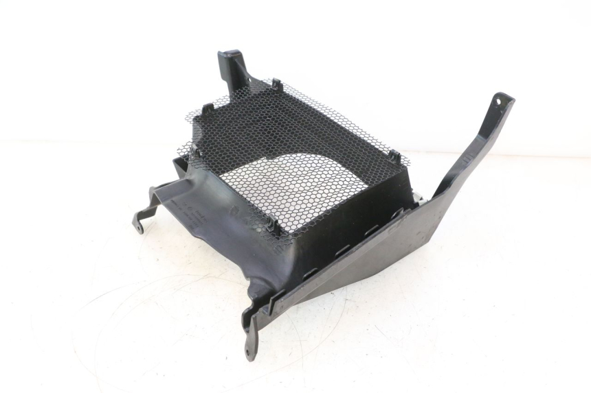 photo de RIGHT RADIATOR COVER CAN-AM SPYDER RS 1000 (2008 - 2012) - Zoom on usage condition