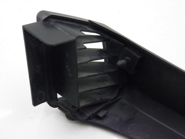 photo de RIGHT RADIATOR COVER YAMAHA YBR 125 (2007 - 2009) - Fixing points details