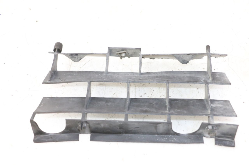 photo de RADIATOR COVER APRILIA ETX 125 (1998 - 2002) - Component detail