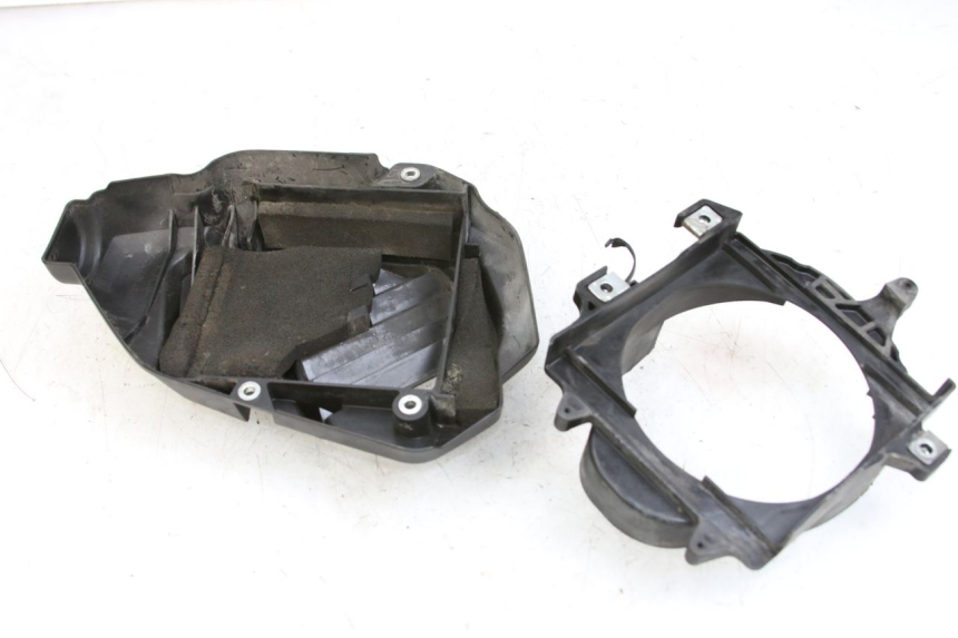 photo de RADIATOR COVER HONDA FORZA 125 (2015 - 2016) - Alternative perspective