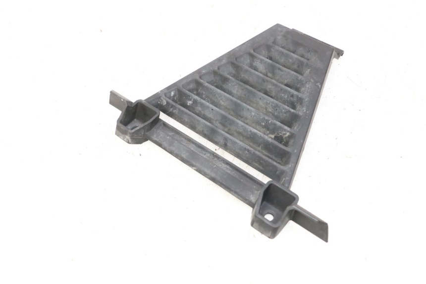 photo de RADIATOR COVER BMW G310 R 310 (2016 - 2020) - Zoom on usage condition