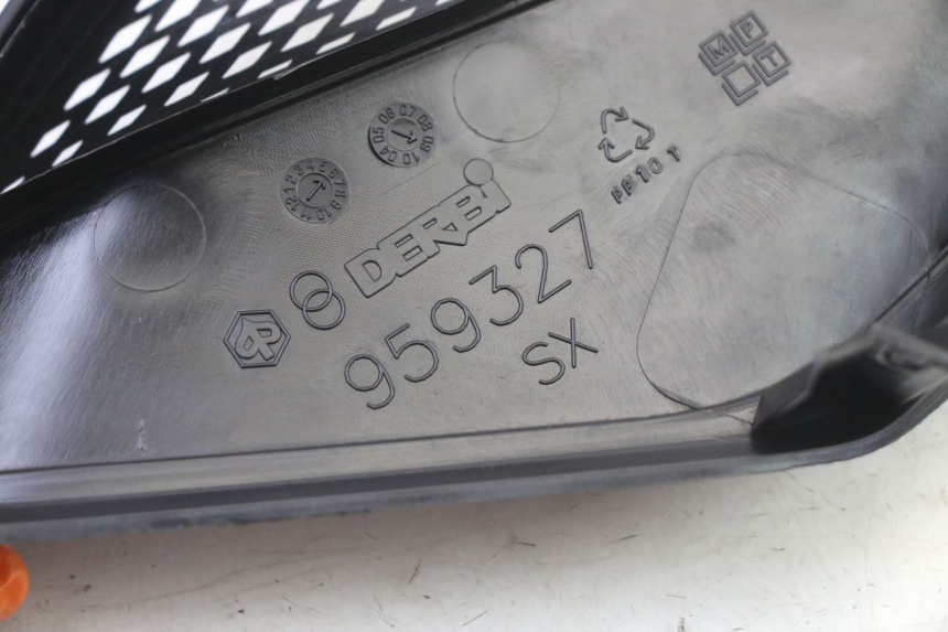 photo de LEFT RADIATOR COVER PIAGGIO NRG POWER PUREJET 50 (2018 - 2021) - Fixing points details