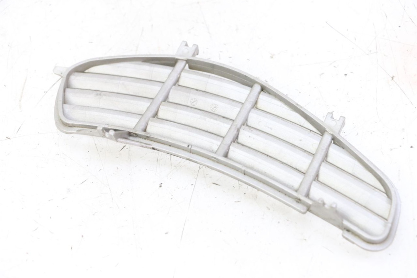 photo de LEFT RADIATOR COVER PIAGGIO VESPA GRANTURISMO 200 (2004 - 2005) - Alternative perspective