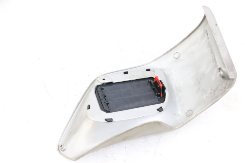 photo de LEFT RADIATOR COVER GILERA RUNNER LC 50 (1997 - 1998) - Zoom on usage condition