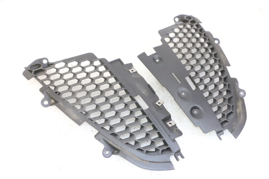 photo de RADIATOR COVER PIAGGIO IE MP3 YOURBAN 300 (2011 - 2016) - Main view