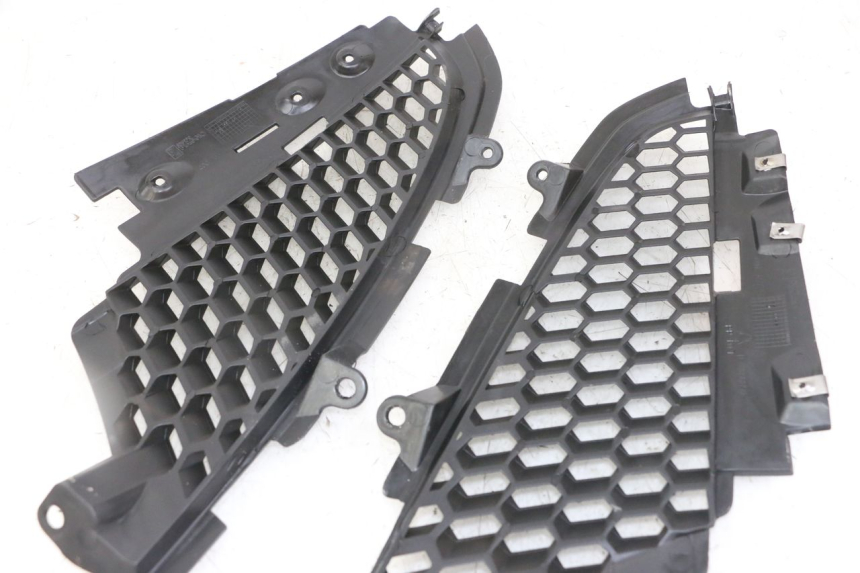 photo de RADIATOR COVER PIAGGIO IE MP3 YOURBAN 300 (2011 - 2016) - Component detail