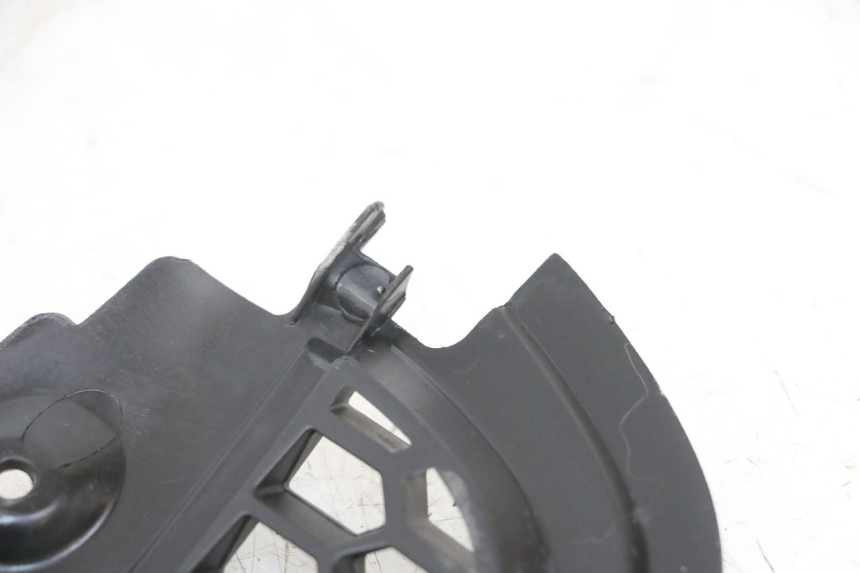 photo de RADIATOR COVER PIAGGIO IE MP3 YOURBAN 300 (2011 - 2016) - Zoom on usage condition