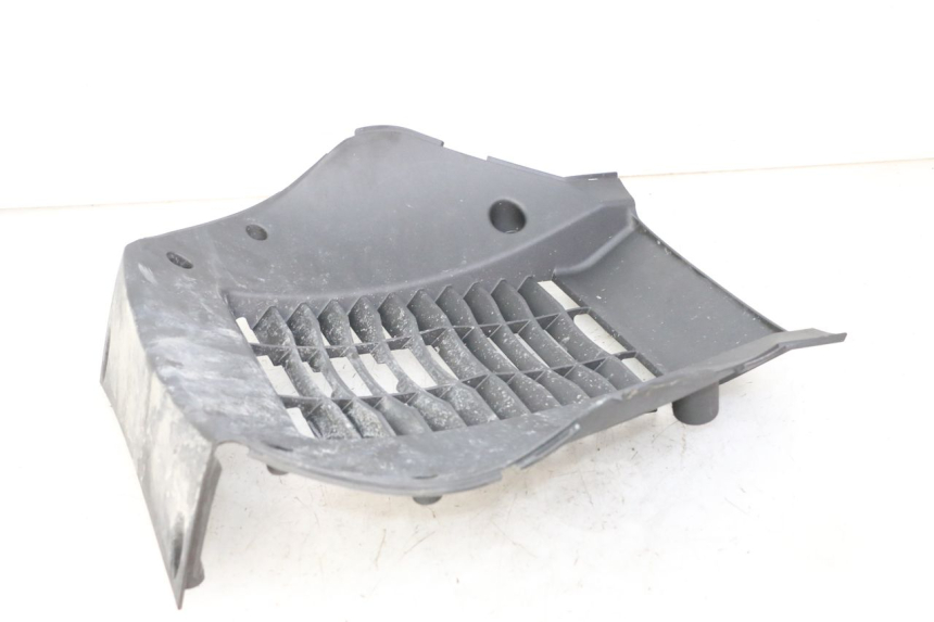photo de RADIATOR COVER SYM JOYMAX 125 (2010 - 2017) - Zoom on usage condition