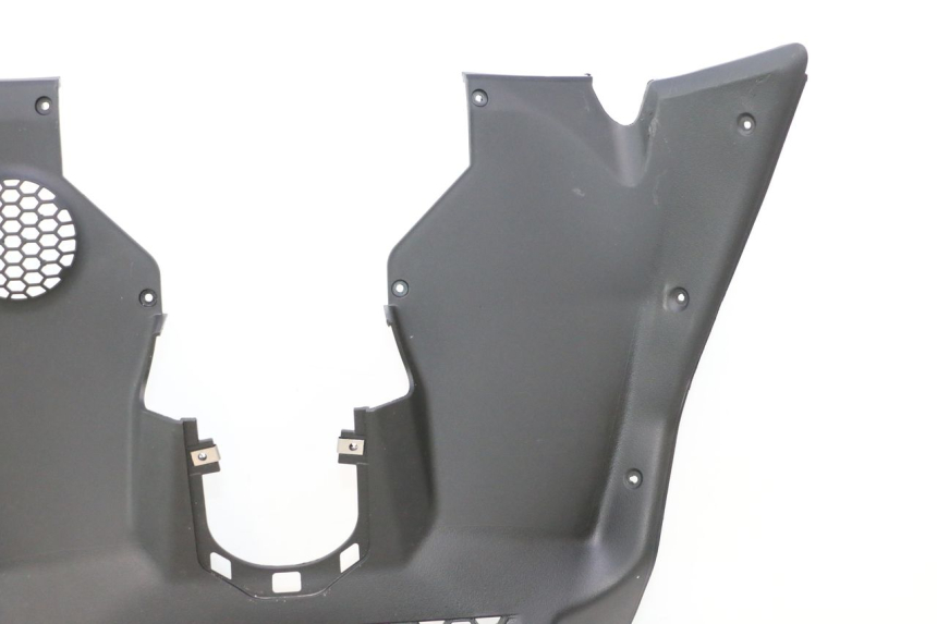 photo de RADIATOR COVER PIAGGIO MP3 HPE 530 (2022 - 2026) - Focus on structure