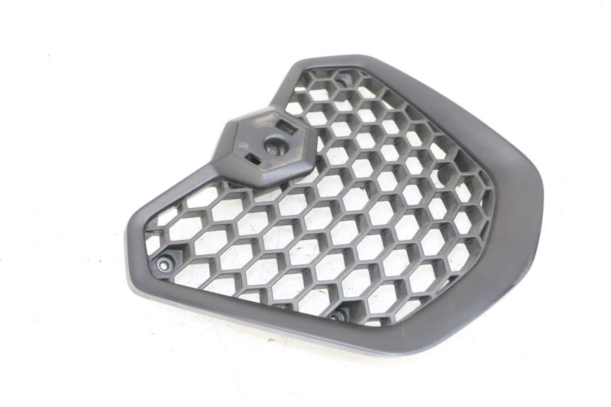 photo de RADIATOR COVER PIAGGIO MP3 500 (2016 - 2018) - Fixing points details