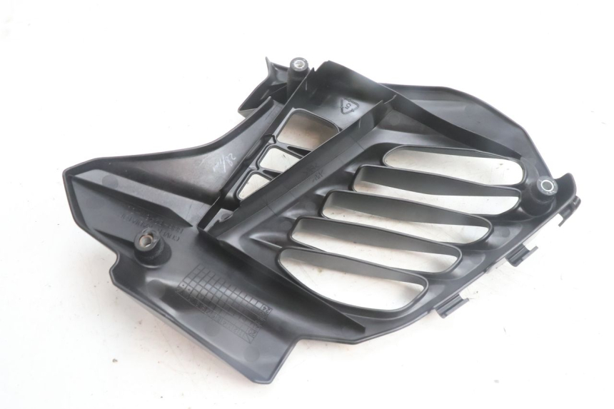 photo de RADIATOR COVER YAMAHA N-MAX NMAX 125 (2021 - 2024) - Technical close-up