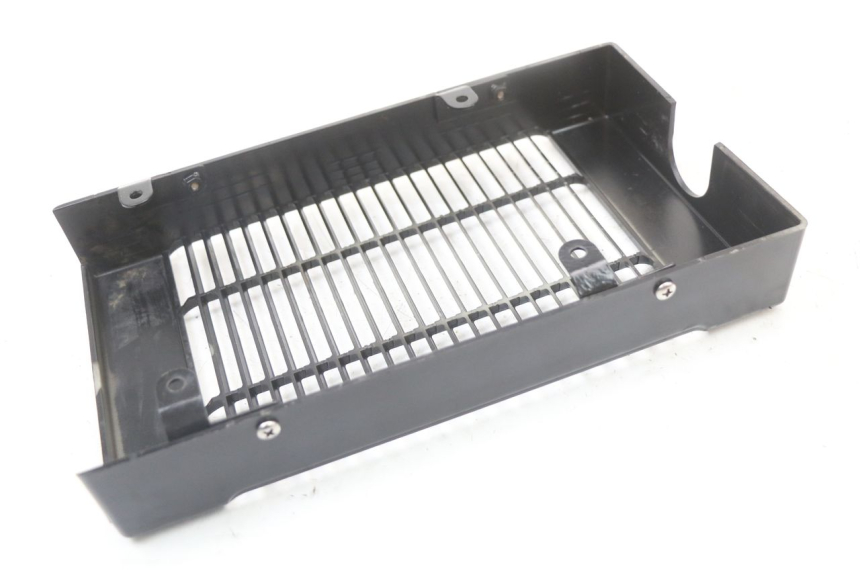 photo de RADIATOR COVER REGAL RAPTOR SPYDER 125 (2010 - 2018) - Alternative perspective