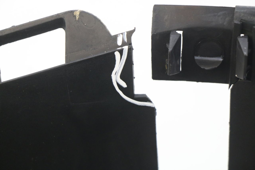 photo de RADIATOR GRILLE PEUGEOT SATELIS COMPRESSOR K15 125 (2006 - 2009) - Surface and material condition