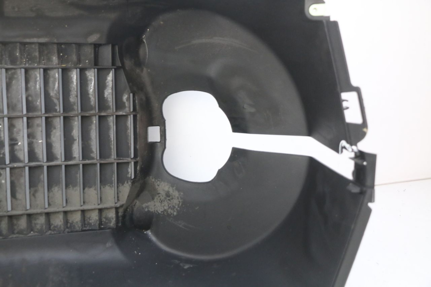 photo de RADIATOR GRILLE PEUGEOT SATELIS COMPRESSOR K15 125 (2006 - 2009) - Checked used part