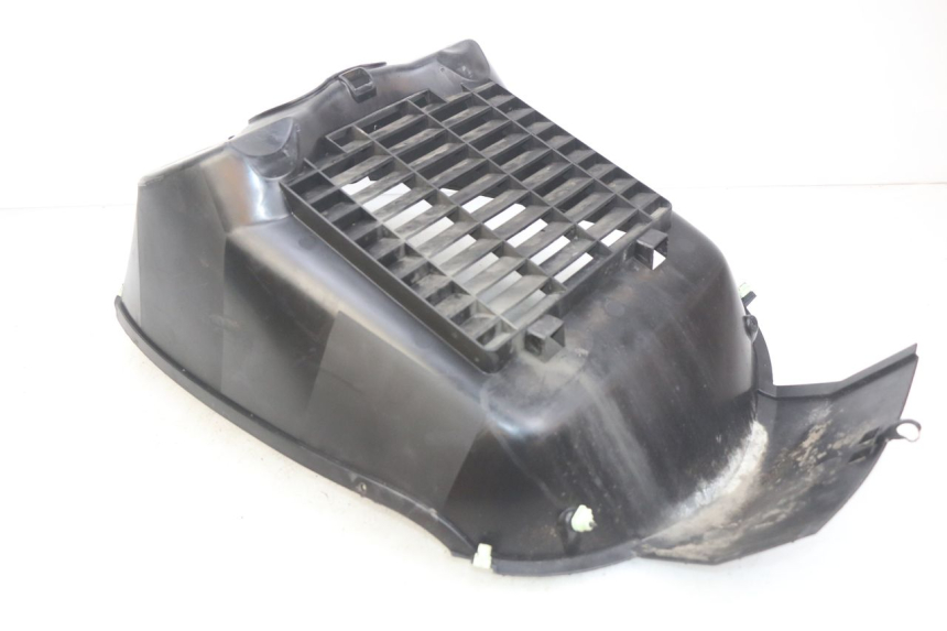 photo de RADIATOR GRILLE PEUGEOT SATELIS 125 (2010 - 2012) - Alternative perspective