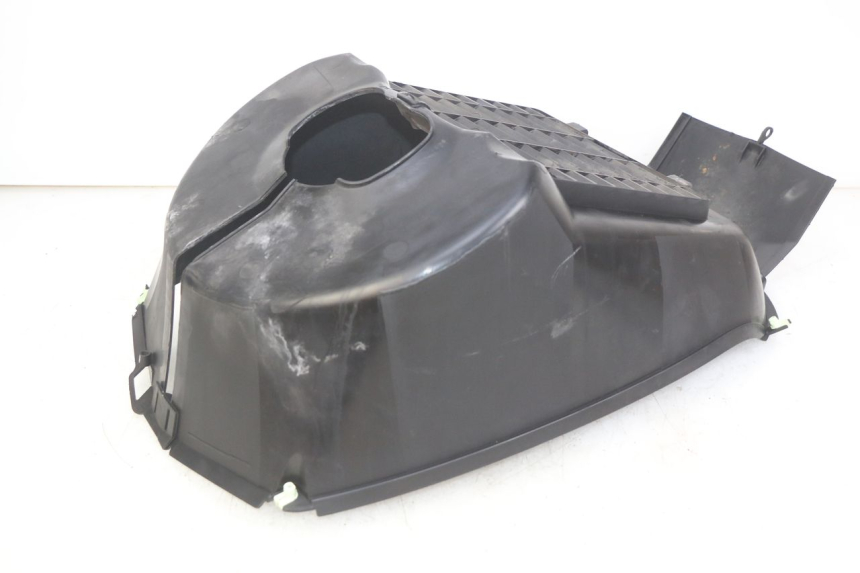 photo de RADIATOR GRILLE PEUGEOT SATELIS 125 (2006 - 2009) - Zoom on usage condition