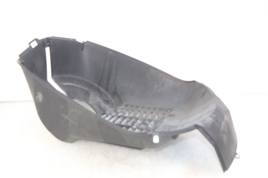 photo de RADIATOR GRILLE PEUGEOT SATELIS 125 (2006 - 2009) - Alternative perspective