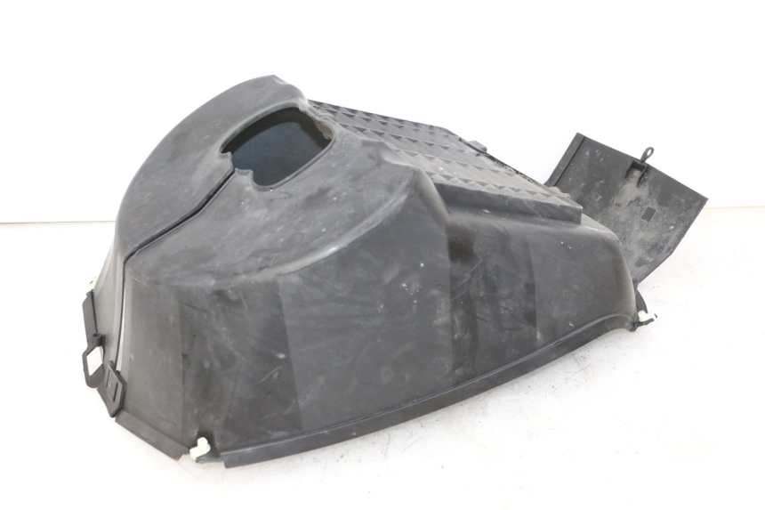 photo de RADIATOR COVER PEUGEOT SATELIS 250 (2006 - 2012) - Alternative perspective