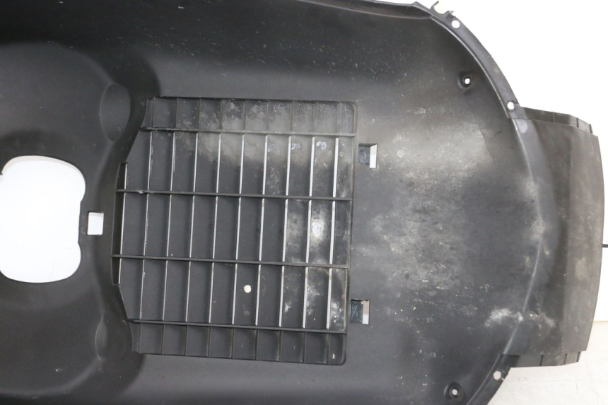 photo de RADIATOR COVER PEUGEOT SATELIS 125 (2013 - 2018) - Markings and original references